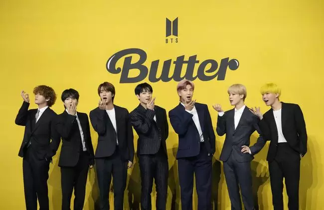 tiga member BTS dikonfirmasi positif Covid-19 Berbagai sumber 