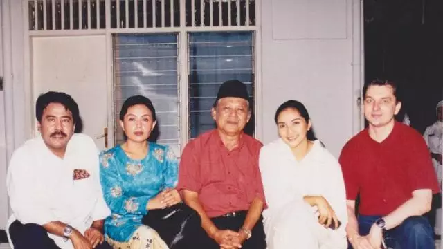 Pamer potret lawas, Maudy Koesnaedi disanjung awet muda Berbagai sumber 