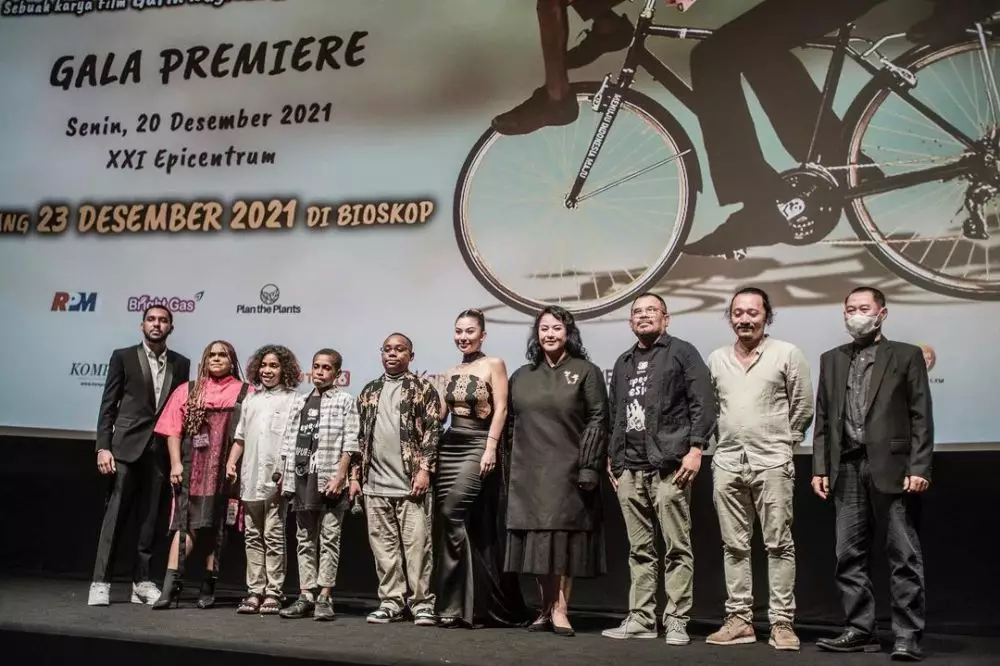 potret ariel tatum hadiri gala premier © instagram