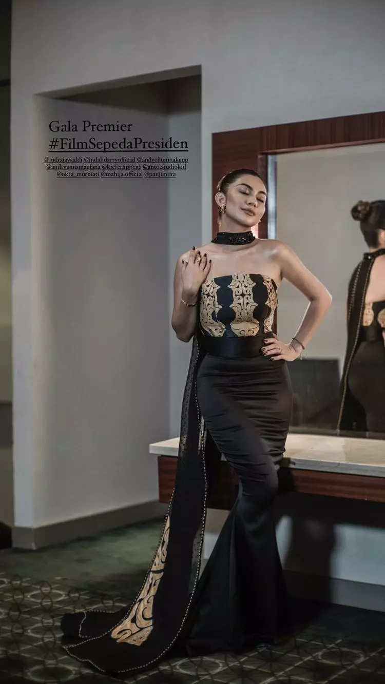 potret ariel tatum hadiri gala premier © instagram