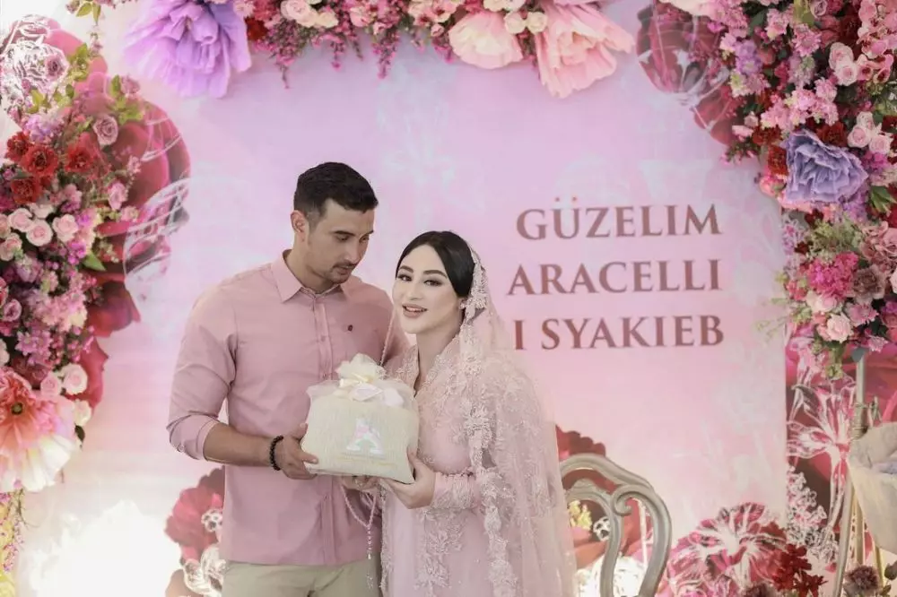 Momen akikah anak pesinetron © Instagram Momen akikah anak pesinetron © Instagram