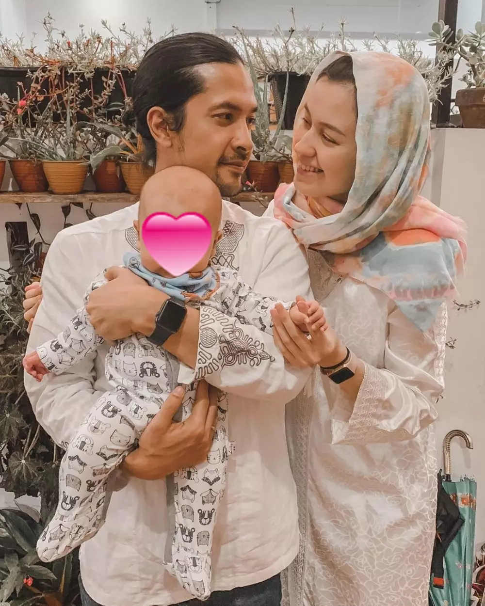 Momen akikah anak pesinetron © Instagram Momen akikah anak pesinetron © Instagram