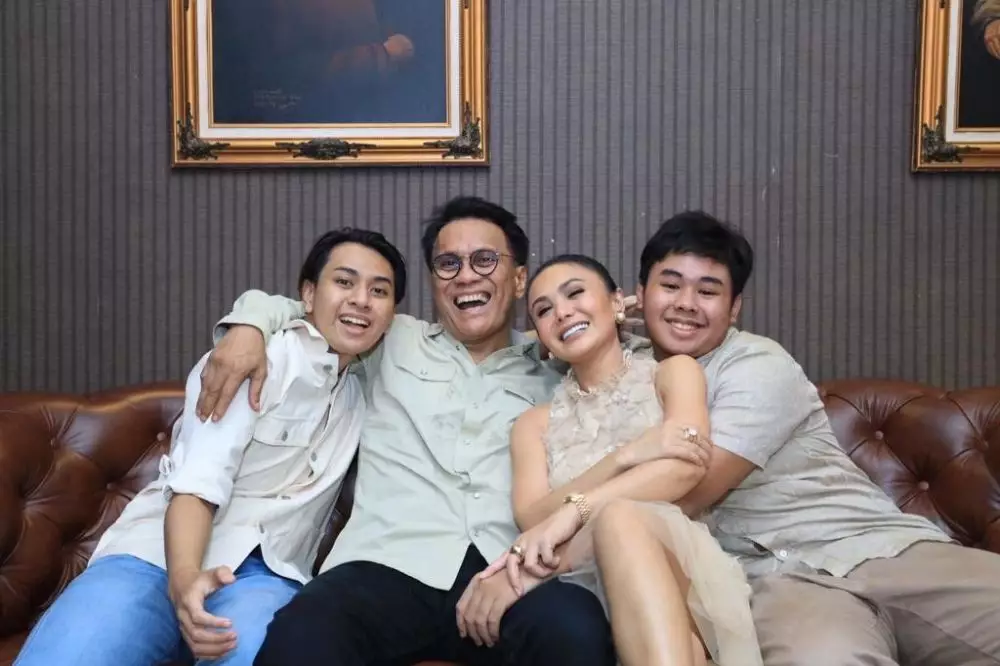 momen yuni shara rayakan natal bareng mantan suami © instagram