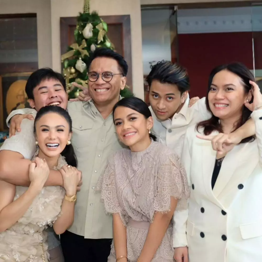 momen yuni shara rayakan natal bareng mantan suami © instagram