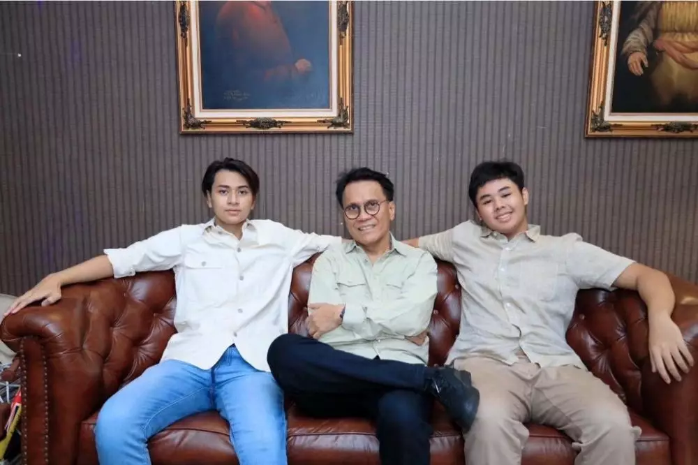 momen yuni shara rayakan natal bareng mantan suami © instagram