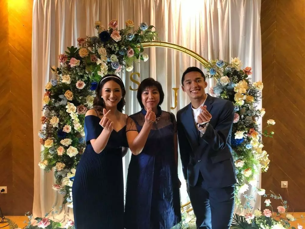 momen lamaran jonathan cristie dan shanju © instagram momen lamaran jonathan cristie dan shanju © instagram