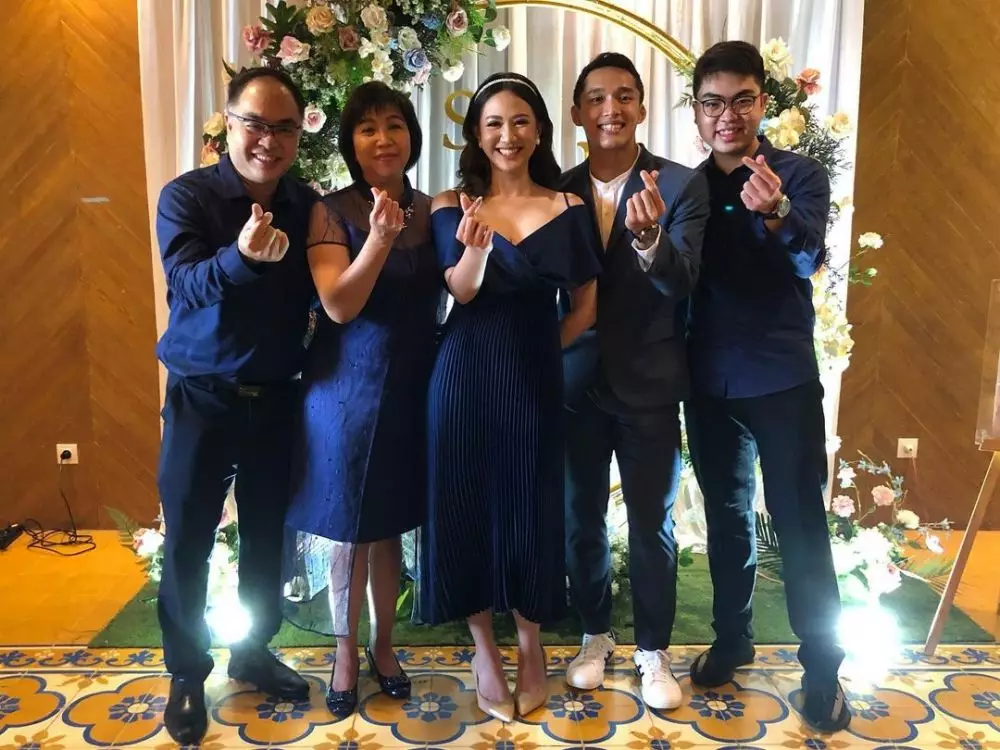 momen lamaran jonathan cristie dan shanju © instagram momen lamaran jonathan cristie dan shanju © instagram