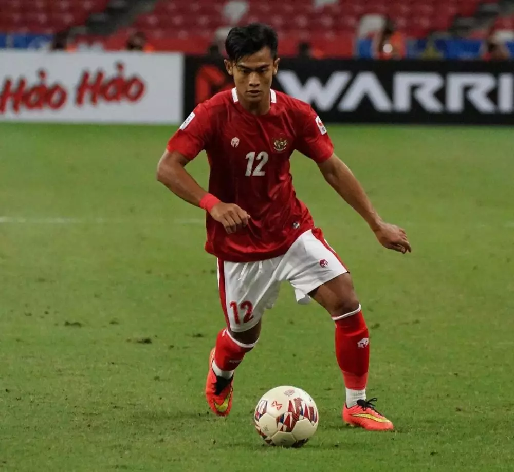 Kisah sepatu Rp 25 ribu Pratama Arhan © berbagai sumber Kisah sepatu Rp 25 ribu Pratama Arhan © berbagai sumber