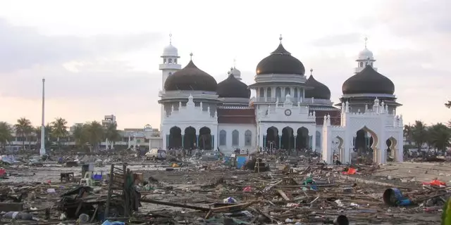 kilas balik tsunami aceh © berbagai sumber