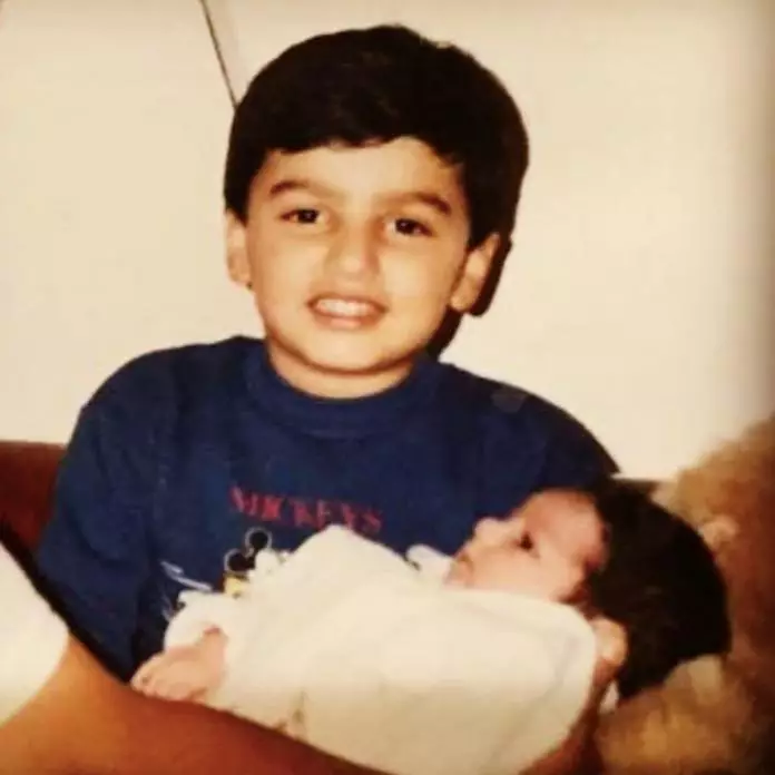 Potret masa kecil aktor Bollywood Berbagai sumber  Potret masa kecil aktor Bollywood Berbagai sumber