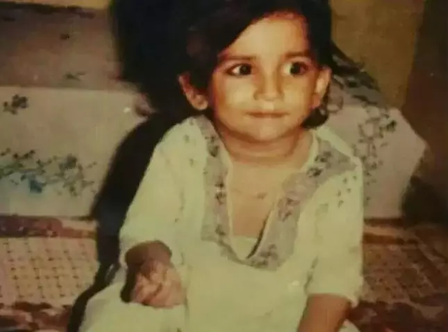 Potret masa kecil aktor Bollywood Berbagai sumber  Potret masa kecil aktor Bollywood Berbagai sumber