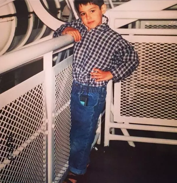 Potret masa kecil aktor Bollywood Berbagai sumber  Potret masa kecil aktor Bollywood Berbagai sumber