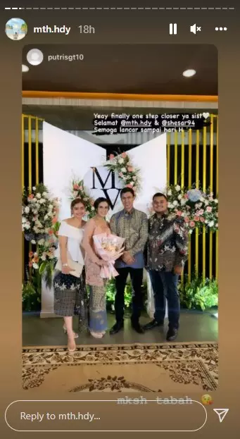 Momen lamaran Shesar dan kekasih © Instagram