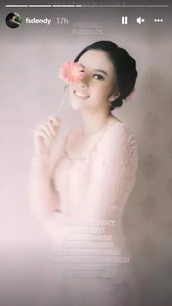 Momen lamaran Shesar dan kekasih © Instagram