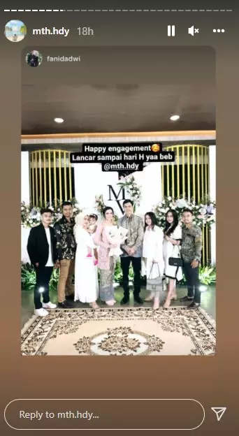 Momen lamaran Shesar dan kekasih © Instagram