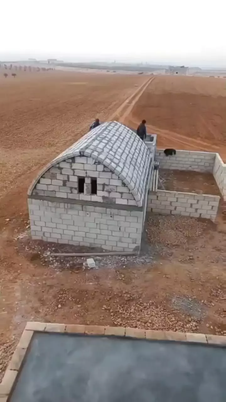 atap rumah tapi bentuknya kok nyeleneh © 2021 instagram.com