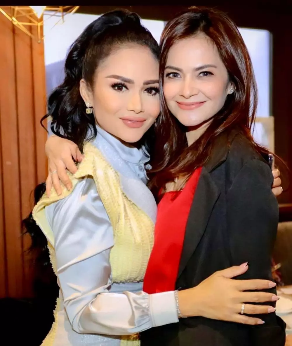cut tary unggah foto lawas bareng krisdayanti © instagram