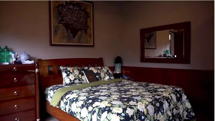 potret vila camelia malik © YouTube