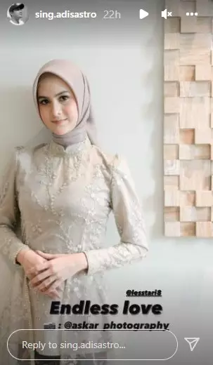 Momen lamaran Adi Sastro © 2021 Instagram Momen lamaran Adi Sastro © 2021 Instagram