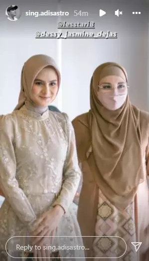 Momen lamaran Adi Sastro © 2021 Instagram Momen lamaran Adi Sastro © 2021 Instagram