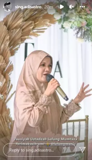 Momen lamaran Adi Sastro © 2021 Instagram Momen lamaran Adi Sastro © 2021 Instagram