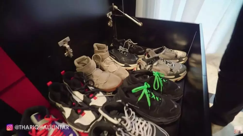 Potret kamar Thariq Halilintar © 2021 Y Potret kamar Thariq Halilintar © 2021 Y