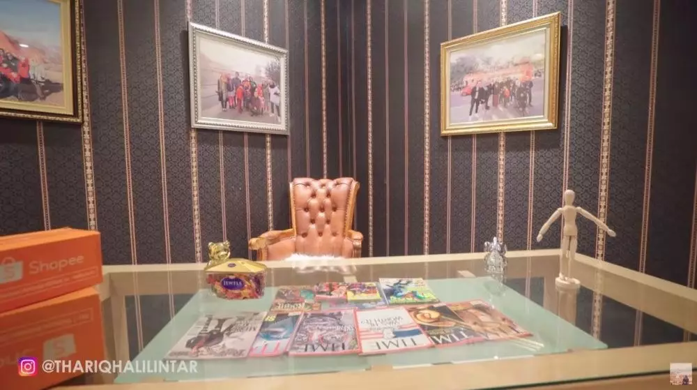 Potret kamar Thariq Halilintar © 2021 Y Potret kamar Thariq Halilintar © 2021 Y