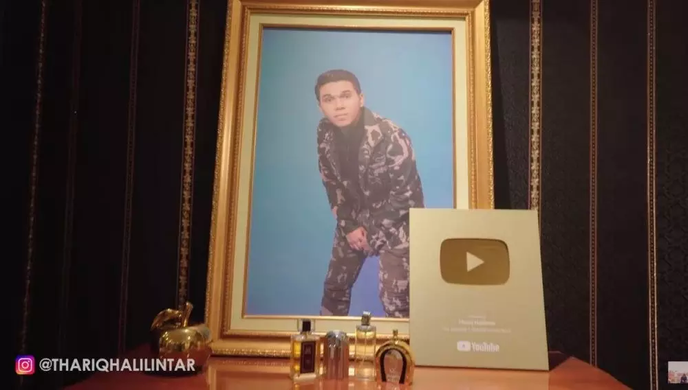 Potret kamar Thariq Halilintar © 2021 Y Potret kamar Thariq Halilintar © 2021 Y