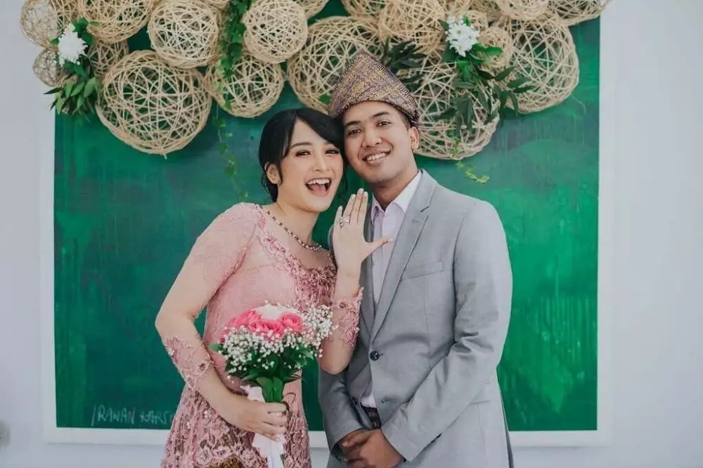 Momen lamaran mantan girlband © berbagai sumber Momen lamaran mantan girlband © berbagai sumber