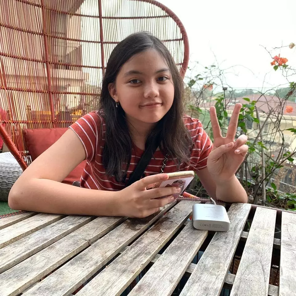 Potret terkini Raihana Zemma putri Sahrul Gunawan yang beranjak remaja © berbagai sumber Potret terkini Raihana Zemma putri Sahrul Gunawan yang beranjak remaja © berbagai sumber