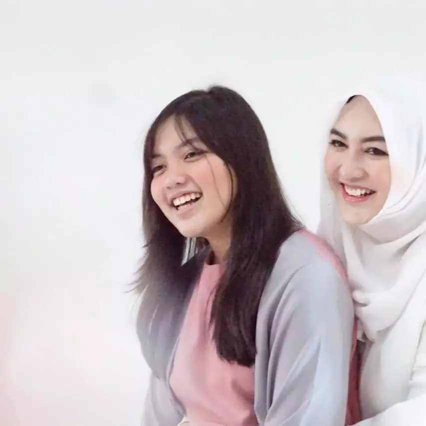 Potret terkini Raihana Zemma putri Sahrul Gunawan yang beranjak remaja © berbagai sumber Potret terkini Raihana Zemma putri Sahrul Gunawan yang beranjak remaja © berbagai sumber