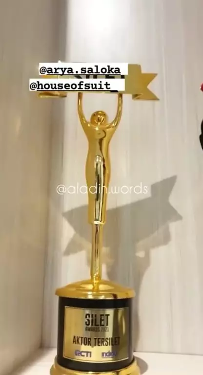 potret rak piala Arya dan Amanda  © Instagram potret rak piala Arya dan Amanda  © Instagram