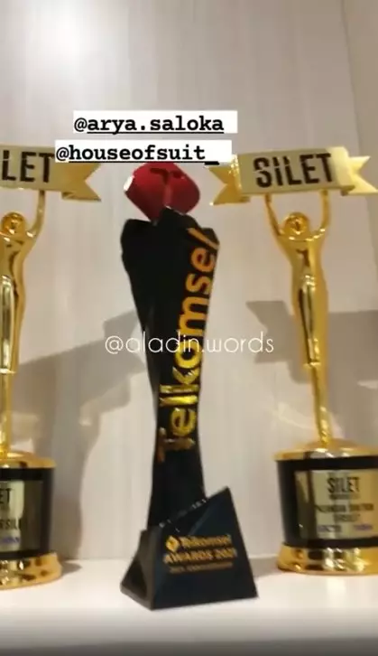 potret rak piala Arya dan Amanda  © Instagram potret rak piala Arya dan Amanda  © Instagram