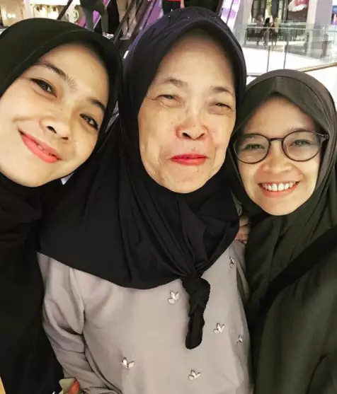 kenangan dian ayu dampingi ibunda hingga tutup usia © instagram
