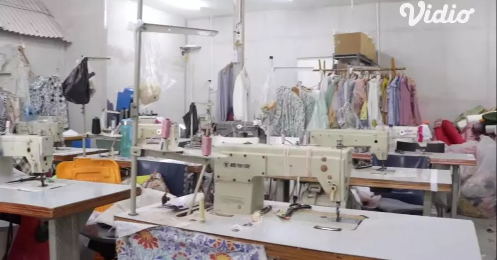 cara Lesty Kejora mendesain kantornya © vidio.com cara Lesty Kejora mendesain kantornya © vidio.com