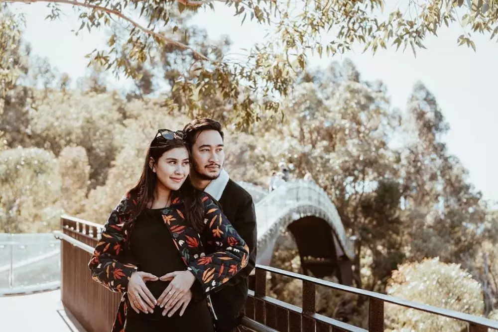 Gaya liburan Syahnaz Sadiqah di berbagai negara Instagram/@syahnazs