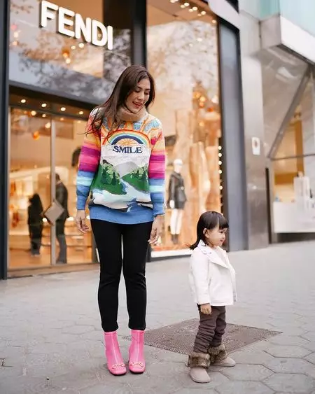 Gaya liburan Syahnaz Sadiqah di berbagai negara Instagram/@syahnazs