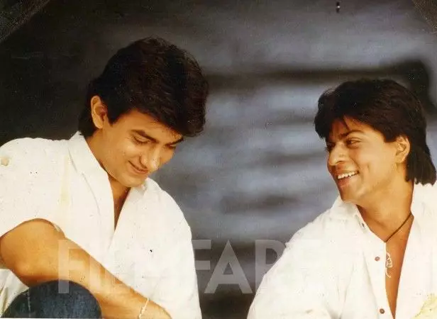 potret jadul persahabatan Aamir Khan & Shah Rukh Khan Berbagai sumber  potret jadul persahabatan Aamir Khan & Shah Rukh Khan Berbagai sumber