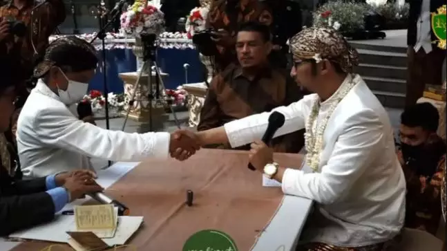 pernikahan Roro Fitria © 2021 brilio.net YouTube pernikahan Roro Fitria © 2021 brilio.net YouTube