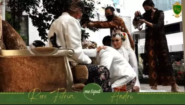 pernikahan Roro Fitria © 2021 brilio.net YouTube pernikahan Roro Fitria © 2021 brilio.net YouTube
