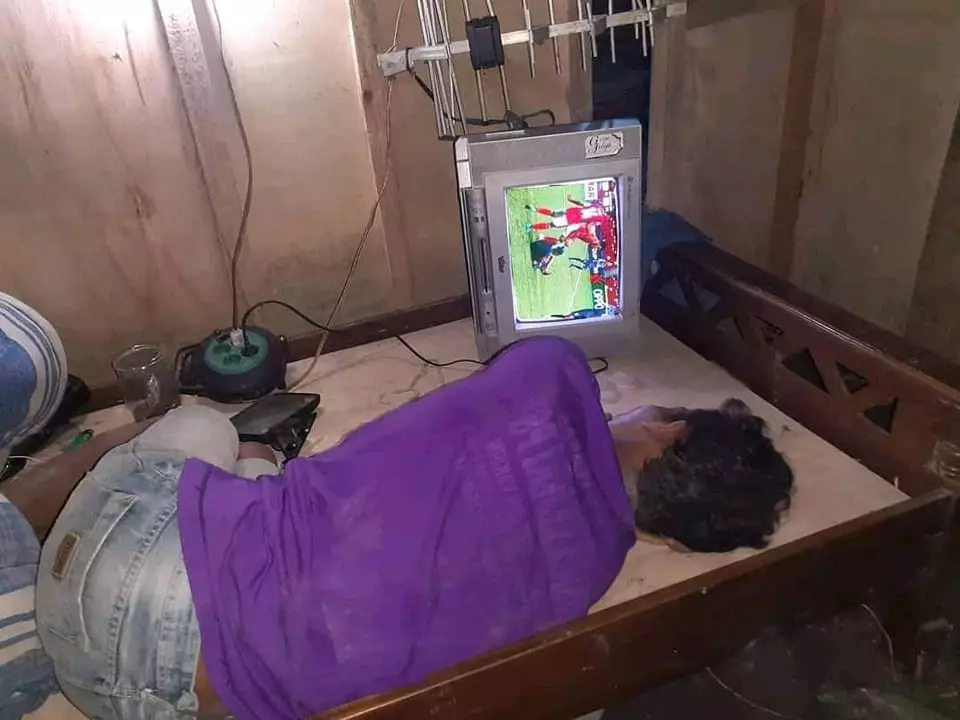 aksi lucu nobar bola © 2021 berbagai sumber