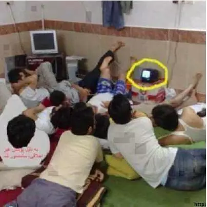 aksi lucu nobar bola © 2021 berbagai sumber