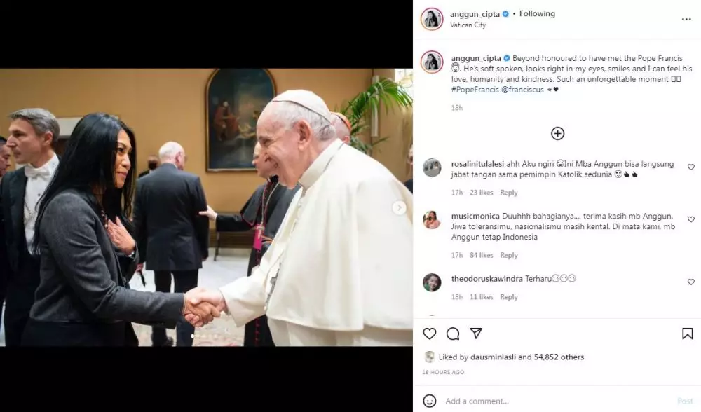 Anggun bangga ketemu Paus Fransiskus di Vatikan Instagram Anggun bangga ketemu Paus Fransiskus di Vatikan Instagram