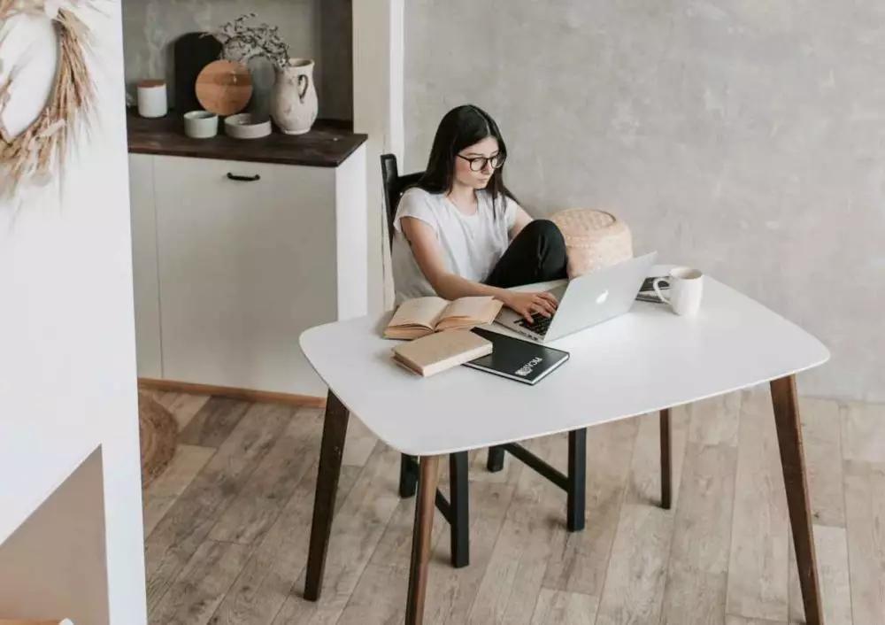 Contoh teks announcement © 2021 brilio.net Contoh teks announcement © 2021 brilio.net