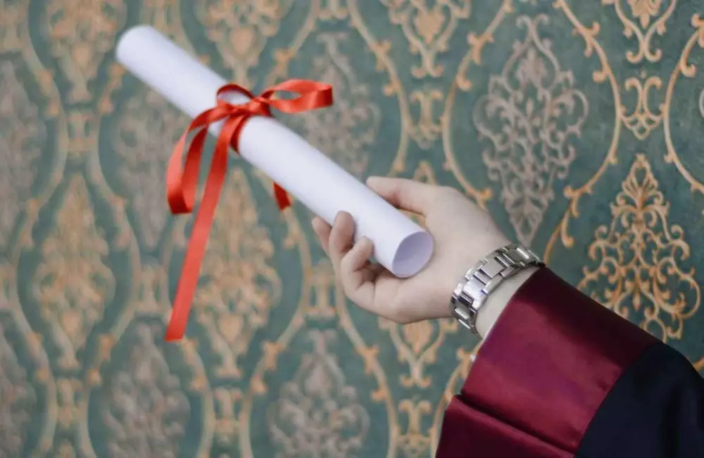 Contoh teks announcement © 2021 brilio.net Contoh teks announcement © 2021 brilio.net