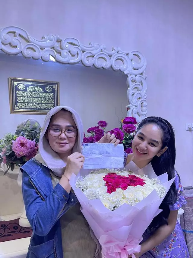 pemeran ftv hana hanifah beri kado uang Rp 1 miliar © berbagai sumber pemeran ftv hana hanifah beri kado uang Rp 1 miliar © berbagai sumber
