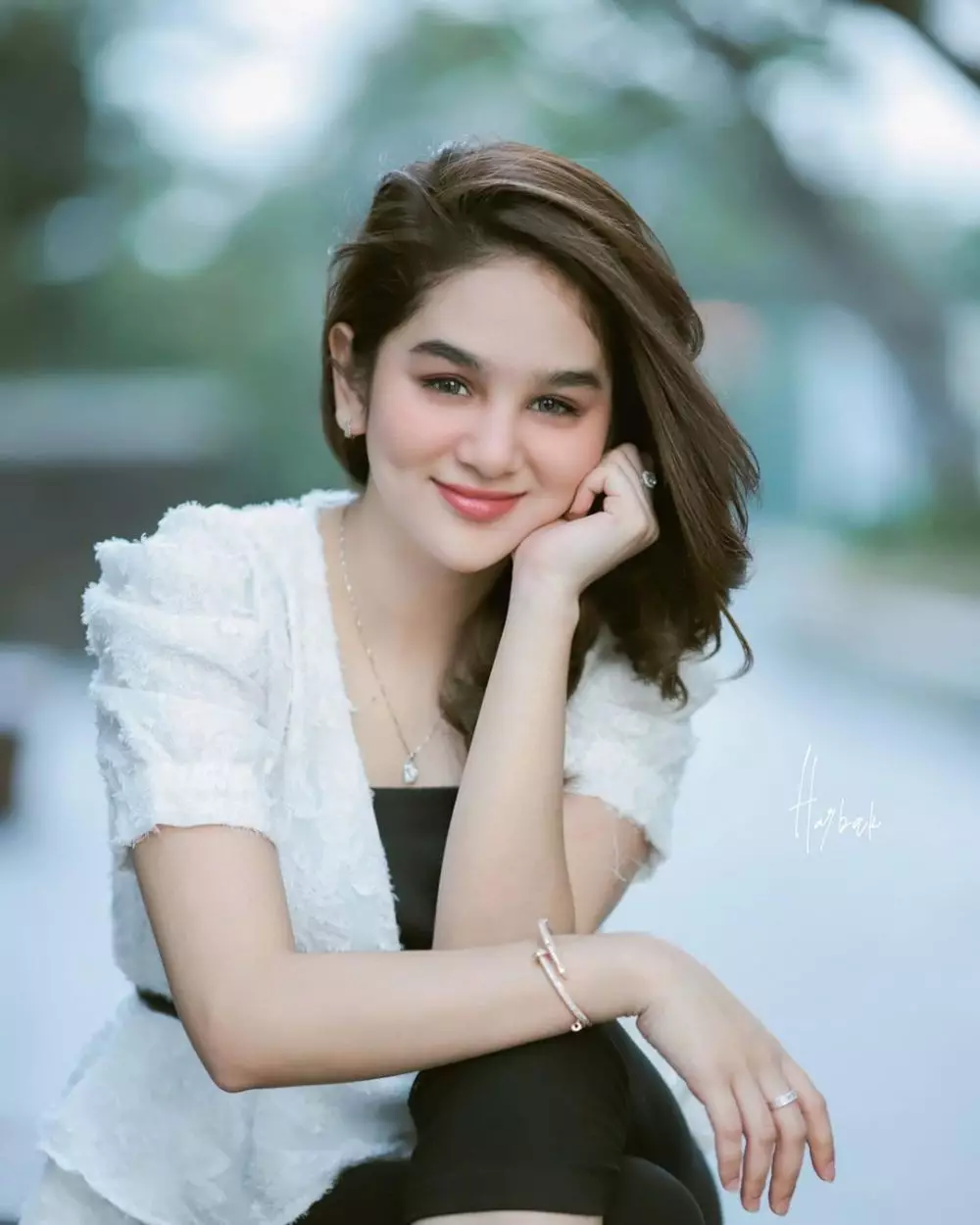 pemeran ftv hana hanifah beri kado uang Rp 1 miliar © berbagai sumber pemeran ftv hana hanifah beri kado uang Rp 1 miliar © berbagai sumber