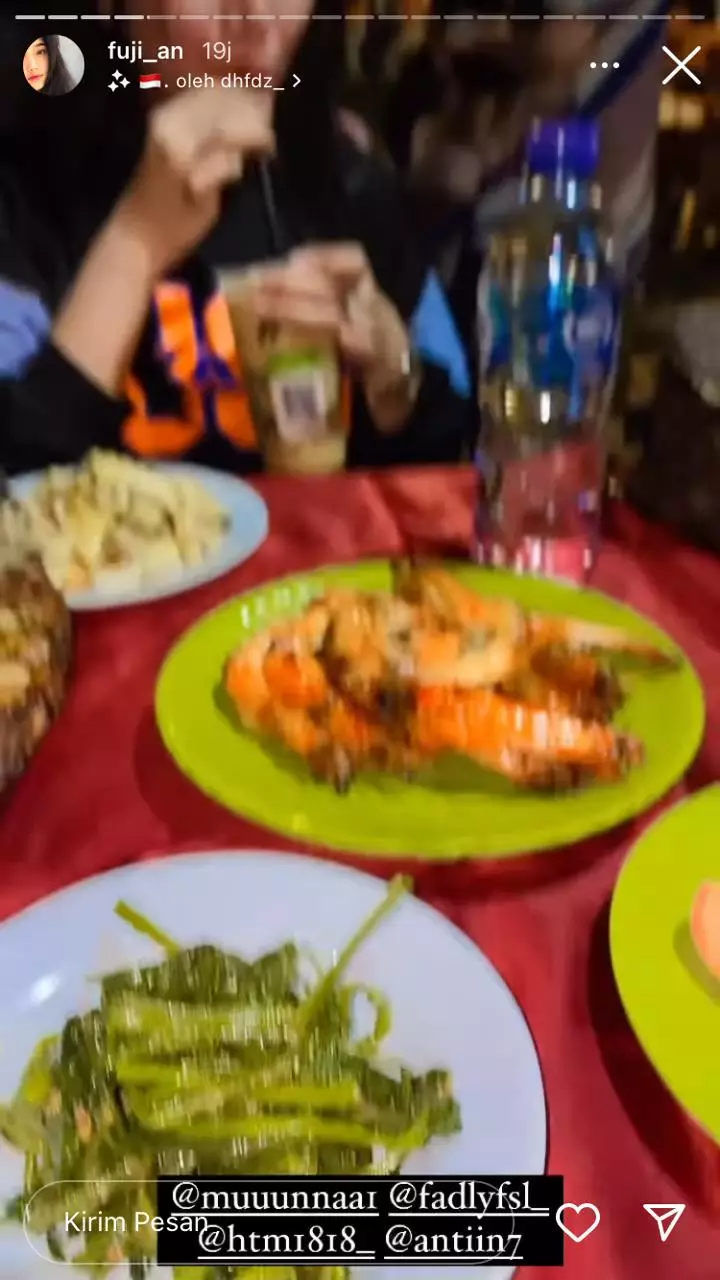 Momen Fuji liburan di Bali Instagram/@fuji_an Momen Fuji liburan di Bali Instagram/@fuji_an