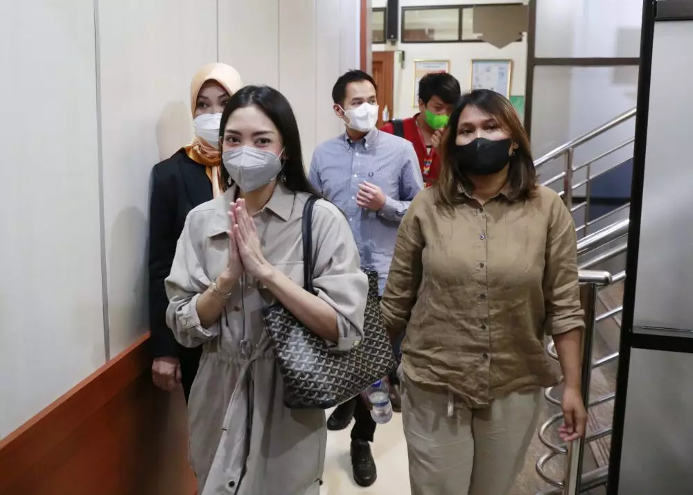 fakta perceraian Ririn © 2021 berbagai sumber fakta perceraian Ririn © 2021 berbagai sumber