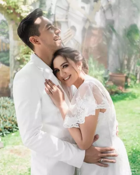 Pemotretan terbaru Donna Agnesia dan Darius © 2021 brilio.net Pemotretan terbaru Donna Agnesia dan Darius © 2021 brilio.net